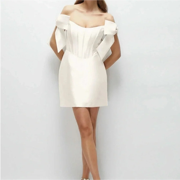 ALFRED SUNG Dresses & Skirts - NWT Alfred Sung Satin Off-the-Shoulder Bow Corset Mini Dress - size 6